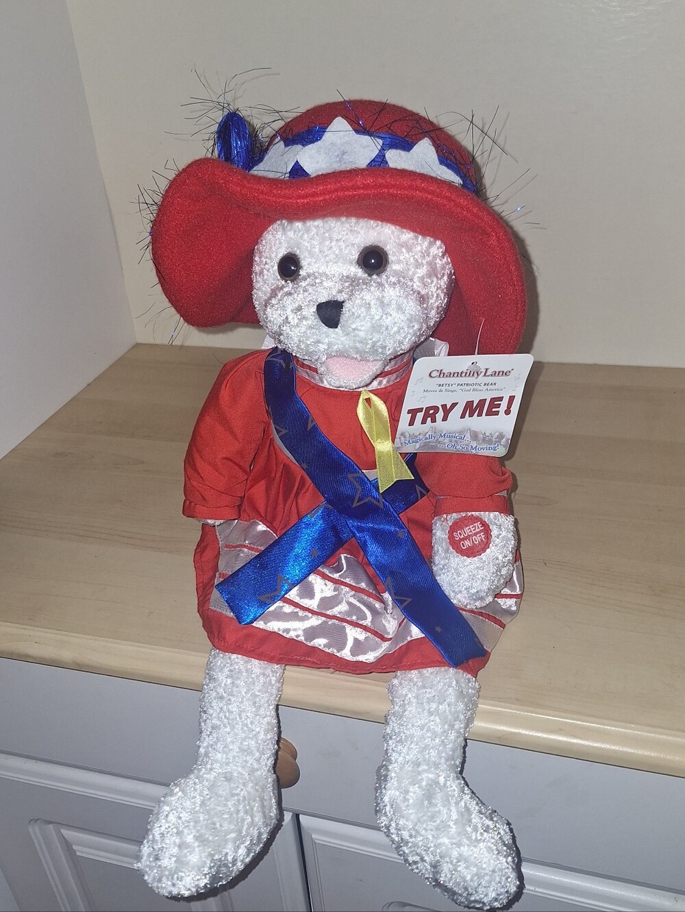 NWT Vintage Chantilly Lane Patriotic Bear Betsy Sings God Bless America Video